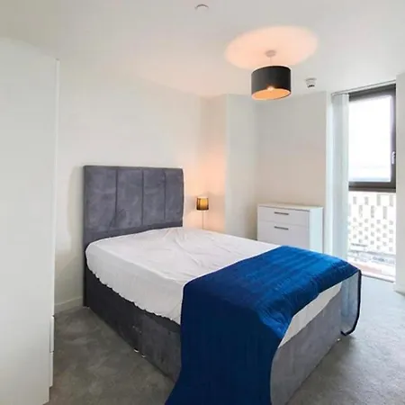 City Centre Modern Luxe Apartment-2