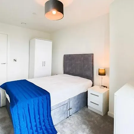 City Centre Modern Luxe Apartment-3